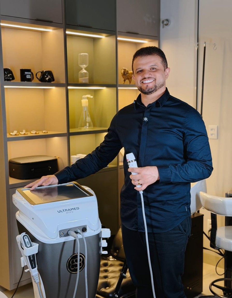 Micael Ferreira, biomédico esteta em Parauapebas, em sua clínica